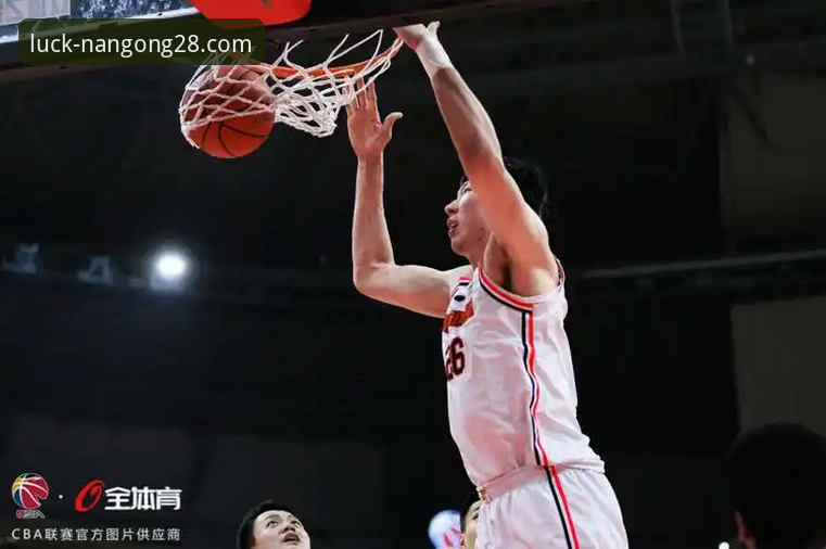 揭秘CBA爆冷夜：皮特森38分神迹背后，南宫28快速访问如何还原赛场心跳瞬间